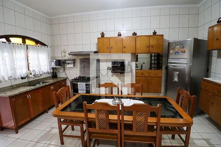 Casa à venda com 310m², 6 quartos e 3 vagas Casa à venda com 310m², 6 quartos e 3 vagasCozinha