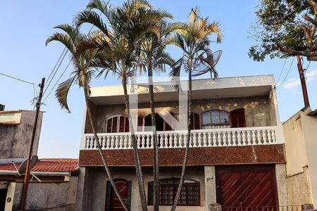 Casa à venda com 310m², 6 quartos e 3 vagas Casa à venda com 310m², 6 quartos e 3 vagasFachada