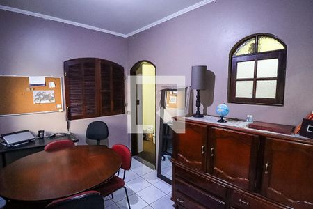 Casa à venda com 310m², 6 quartos e 3 vagas Casa à venda com 310m², 6 quartos e 3 vagasEdícula - Sala