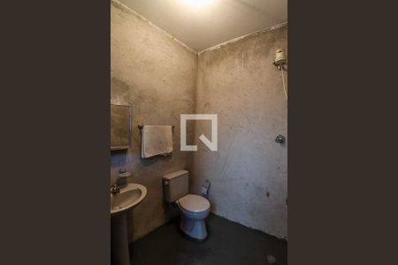 Casa à venda com 310m², 6 quartos e 3 vagas Casa à venda com 310m², 6 quartos e 3 vagasBanheiro do quintal