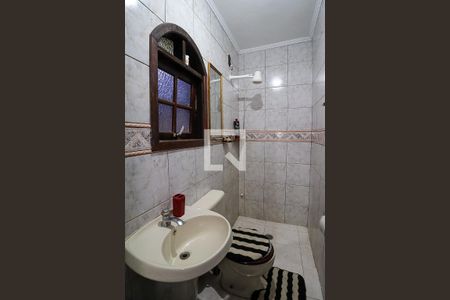 Casa à venda com 310m², 6 quartos e 3 vagas Casa à venda com 310m², 6 quartos e 3 vagasEdícula - Banheiro