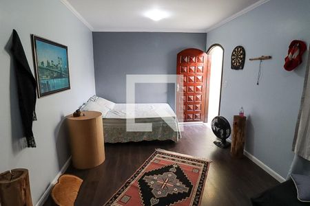 Casa à venda com 310m², 6 quartos e 3 vagas Casa à venda com 310m², 6 quartos e 3 vagasEdícula - Quarto