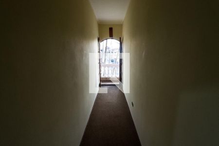 Casa à venda com 310m², 6 quartos e 3 vagas Casa à venda com 310m², 6 quartos e 3 vagasCorredor para a sacada