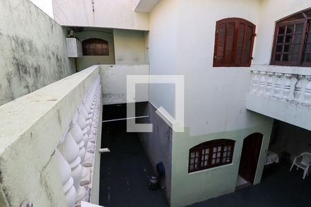Casa à venda com 310m², 6 quartos e 3 vagas Casa à venda com 310m², 6 quartos e 3 vagasPassarela do quintal para a edicula