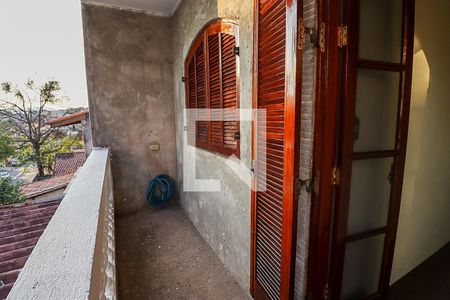 Casa à venda com 310m², 6 quartos e 3 vagas Casa à venda com 310m², 6 quartos e 3 vagasSacada