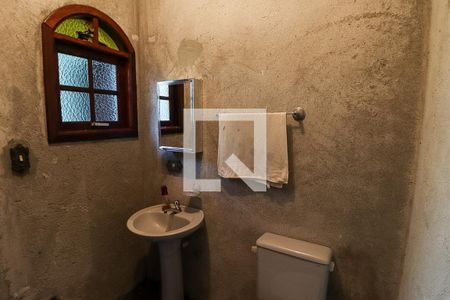 Casa à venda com 310m², 6 quartos e 3 vagas Casa à venda com 310m², 6 quartos e 3 vagasBanheiro do quintal