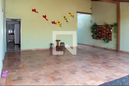 Casa para alugar com 15m², 1 quarto e 2 vagas Casa para alugar com 15m², 1 quarto e 2 vagasGaragem