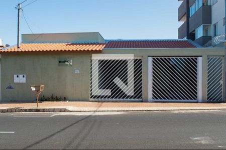 Studio para alugar com 15m², 1 quarto e 1 vaga Studio para alugar com 15m², 1 quarto e 1 vagaFachada