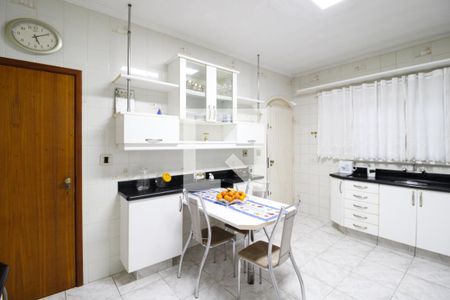 Casa à venda com 270m², 3 quartos e 2 vagas Casa à venda com 270m², 3 quartos e 2 vagasCozinha
