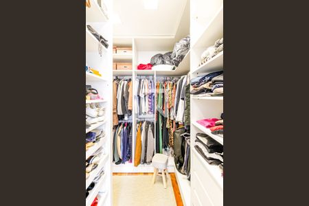 Casa à venda com 310m², 5 quartos e 2 vagasSuíte 4