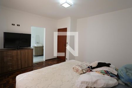 Casa à venda com 200m², 3 quartos e 2 vagasSuíte