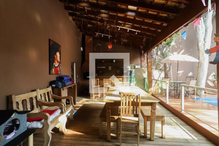 Casa à venda com 220m², 3 quartos e 6 vagasChurrasqueira