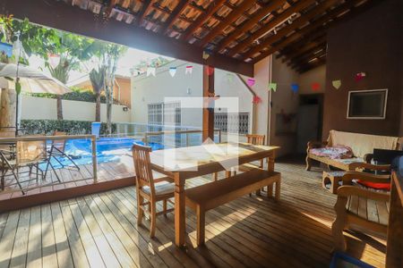 Casa à venda com 220m², 3 quartos e 6 vagasChurrasqueira