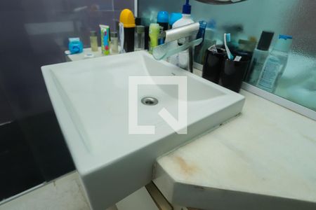 Casa à venda com 220m², 3 quartos e 6 vagasBanheiro do Quarto 2