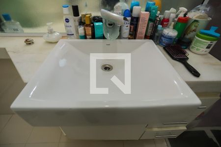 Casa à venda com 220m², 3 quartos e 6 vagasBanheiro do Quarto 2