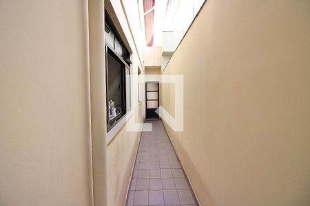 Casa à venda com 150m², 3 quartos e 2 vagasCorredor