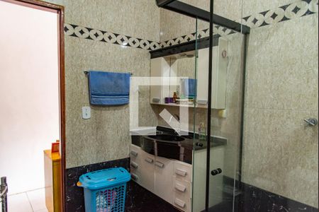 Casa à venda com 220m², 4 quartos e 2 vagasBanheiro