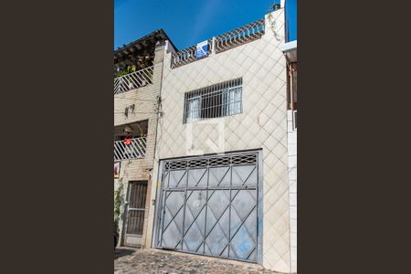 Casa à venda com 220m², 4 quartos e 2 vagasFachada