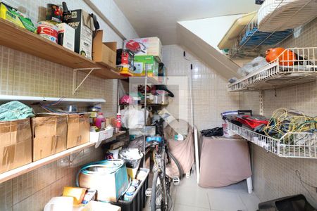 Casa de condomínio à venda com 450m², 5 quartos e 4 vagas Casa de condomínio à venda com 450m², 5 quartos e 4 vagasDispensa