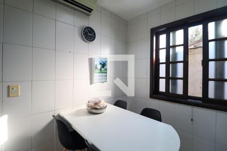 Casa de condomínio à venda com 450m², 5 quartos e 4 vagas Casa de condomínio à venda com 450m², 5 quartos e 4 vagasCozinha