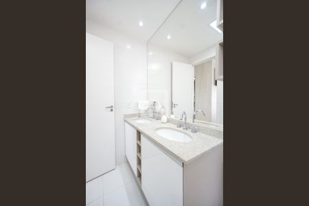 Apartamento à venda com 127m², 3 quartos e 3 vagas Apartamento à venda com 127m², 3 quartos e 3 vagasBanheiro da suíte 03