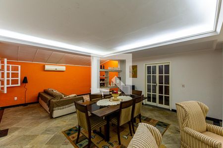 Sala de casa à venda com 5 quartos, 228m² em Badu, Niterói