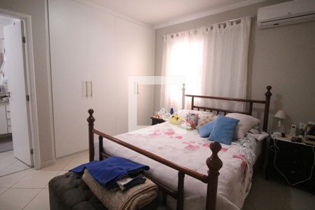 Casa de condomínio à venda com 220m², 3 quartos e 3 vagasQuarto