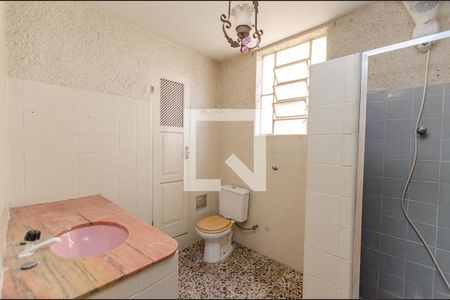 Casa à venda com 350m², 4 quartos e 2 vagas Casa à venda com 350m², 4 quartos e 2 vagasBanheiro 2