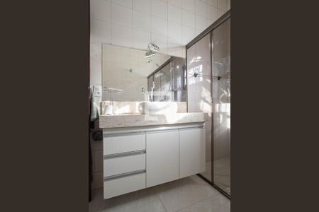 Casa à venda com 180m², 3 quartos e 3 vagas Casa à venda com 180m², 3 quartos e 3 vagasBanheiro social 1