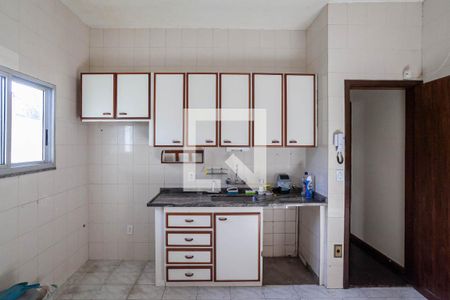 Casa à venda com 180m², 3 quartos e 3 vagas Casa à venda com 180m², 3 quartos e 3 vagasCozinha