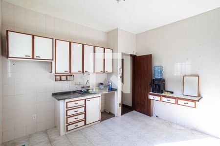 Casa à venda com 180m², 3 quartos e 3 vagas Casa à venda com 180m², 3 quartos e 3 vagasCozinha