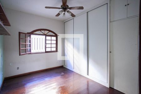 Casa à venda com 180m², 3 quartos e 3 vagas Casa à venda com 180m², 3 quartos e 3 vagasSuíte