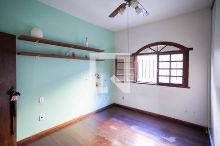 Casa à venda com 180m², 3 quartos e 3 vagas Casa à venda com 180m², 3 quartos e 3 vagasSuíte