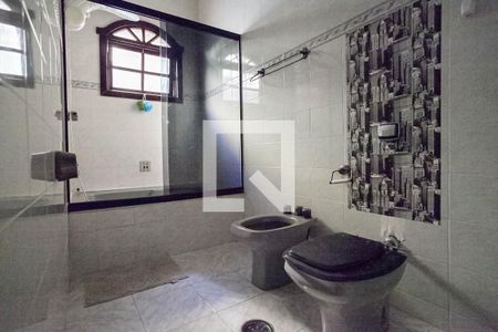 Casa à venda com 180m², 3 quartos e 3 vagas Casa à venda com 180m², 3 quartos e 3 vagasBanheiro da suíte