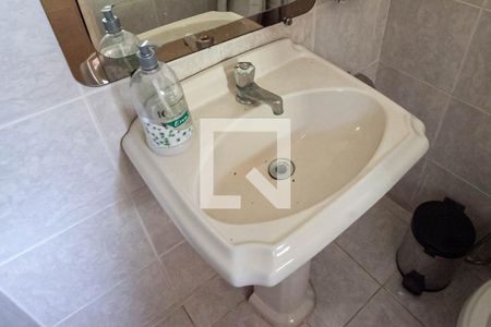 Casa à venda com 180m², 3 quartos e 3 vagas Casa à venda com 180m², 3 quartos e 3 vagasBanheiro social 2