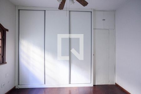 Casa à venda com 180m², 3 quartos e 3 vagas Casa à venda com 180m², 3 quartos e 3 vagasSuíte