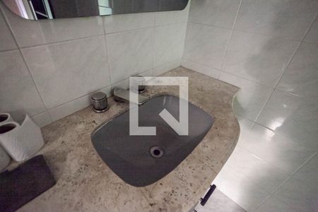 Casa à venda com 180m², 3 quartos e 3 vagas Casa à venda com 180m², 3 quartos e 3 vagasBanheiro da suíte