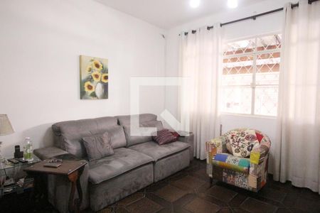 Casa à venda com 140m², 3 quartos e 2 vagasSala