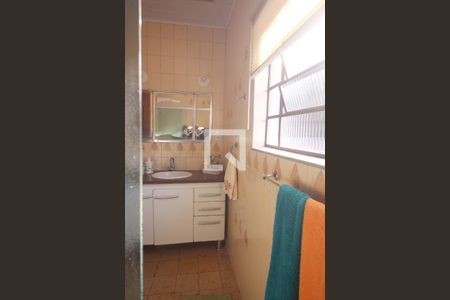 Casa à venda com 140m², 3 quartos e 2 vagasBanheiro