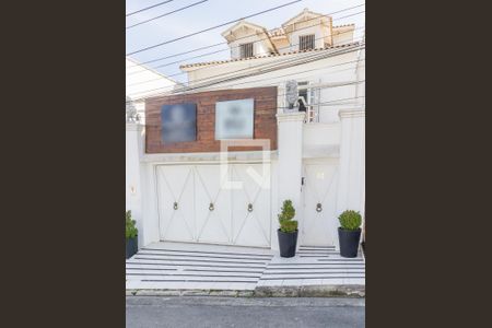 Casa para alugar com 300m², 4 quartos e 3 vagas Casa para alugar com 300m², 4 quartos e 3 vagasFachada