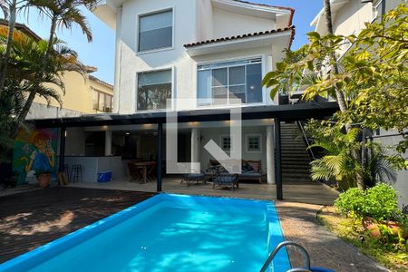 Casa de condomínio à venda com 320m², 4 quartos e 4 vagasPiscina