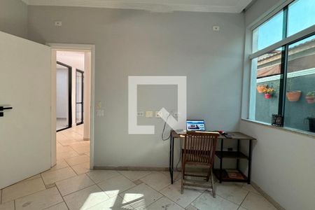 Casa de condomínio à venda com 320m², 4 quartos e 4 vagasEscritório