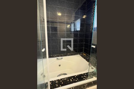 Casa de condomínio à venda com 320m², 4 quartos e 4 vagasBanheiro da Suíte 1