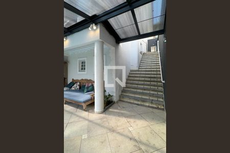 Casa de condomínio à venda com 320m², 4 quartos e 4 vagasCorredor