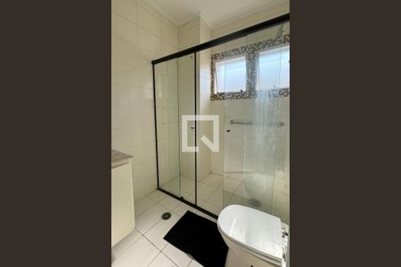 Casa de condomínio à venda com 320m², 4 quartos e 4 vagasBanheiro da Suíte 2