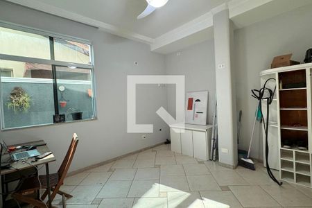 Casa de condomínio à venda com 320m², 4 quartos e 4 vagasEscritório