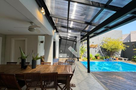 Casa de condomínio à venda com 320m², 4 quartos e 4 vagasQuintal