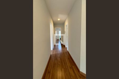 Casa de condomínio à venda com 320m², 4 quartos e 4 vagasCorredor