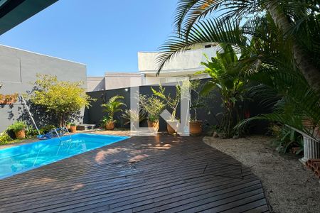 Casa de condomínio à venda com 320m², 4 quartos e 4 vagasQuintal