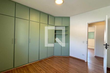 Casa de condomínio à venda com 320m², 4 quartos e 4 vagasQuarto 3